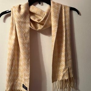 3/$20  Elegant cream and white scarf , like new condition